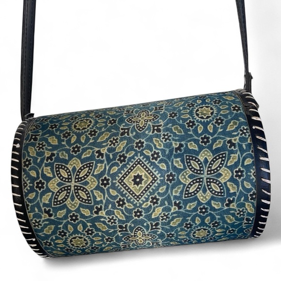 Barrel bag with tapestry fabric and embroidery, roomy, handmade, good condition - Picture 3 of 6